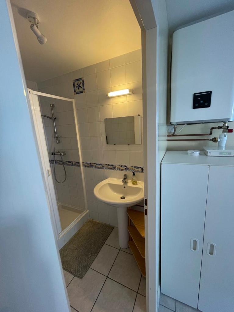 Appartement Ou Studio En Hyper Centre, Pour La Plage Et La Rue Pietonne Il Suffit De Traverser La Rue , Voir La Photo Principale Andernos-les-Bains Exterior foto