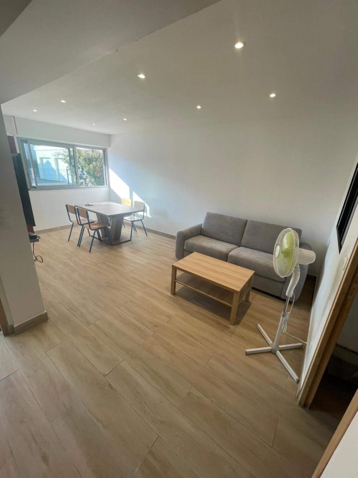 Appartement Ou Studio En Hyper Centre, Pour La Plage Et La Rue Pietonne Il Suffit De Traverser La Rue , Voir La Photo Principale Andernos-les-Bains Exterior foto