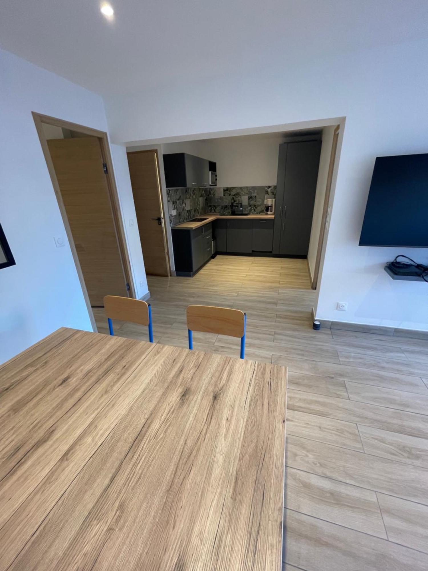 Appartement Ou Studio En Hyper Centre, Pour La Plage Et La Rue Pietonne Il Suffit De Traverser La Rue , Voir La Photo Principale Andernos-les-Bains Exterior foto