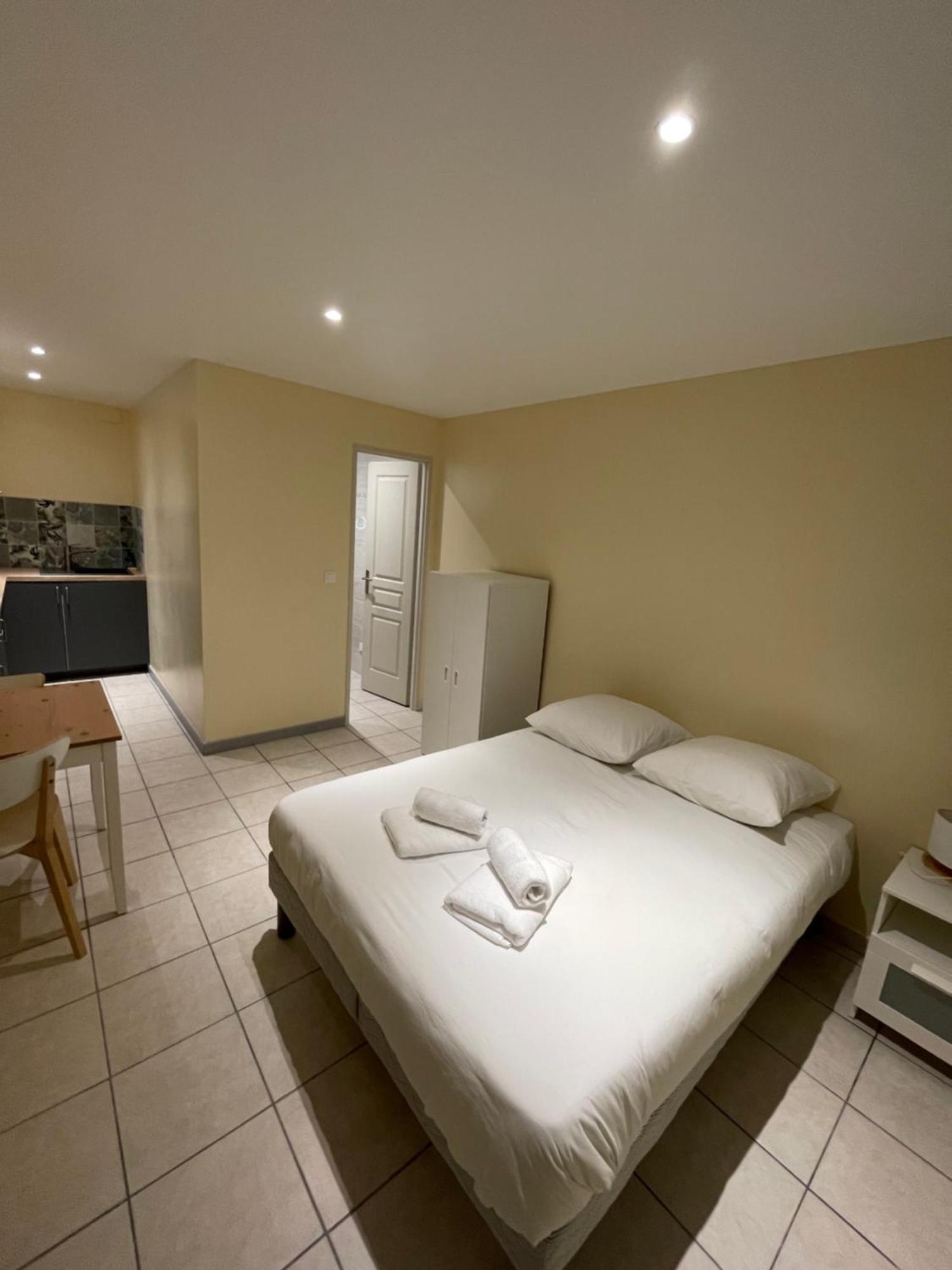 Appartement Ou Studio En Hyper Centre, Pour La Plage Et La Rue Pietonne Il Suffit De Traverser La Rue , Voir La Photo Principale Andernos-les-Bains Exterior foto