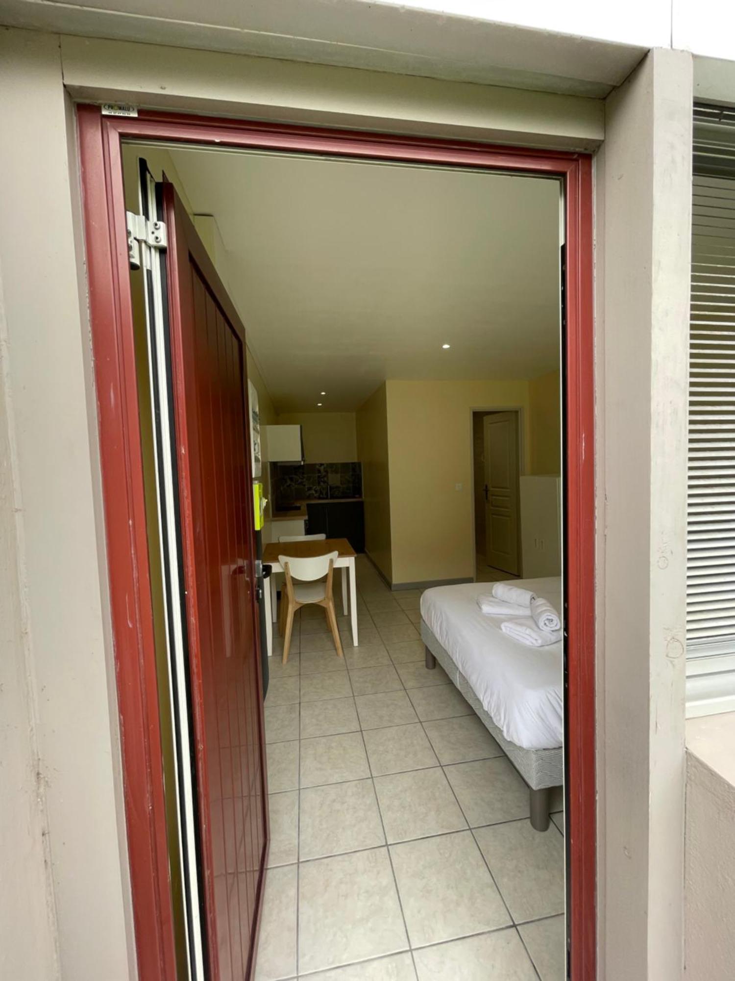 Appartement Ou Studio En Hyper Centre, Pour La Plage Et La Rue Pietonne Il Suffit De Traverser La Rue , Voir La Photo Principale Andernos-les-Bains Exterior foto